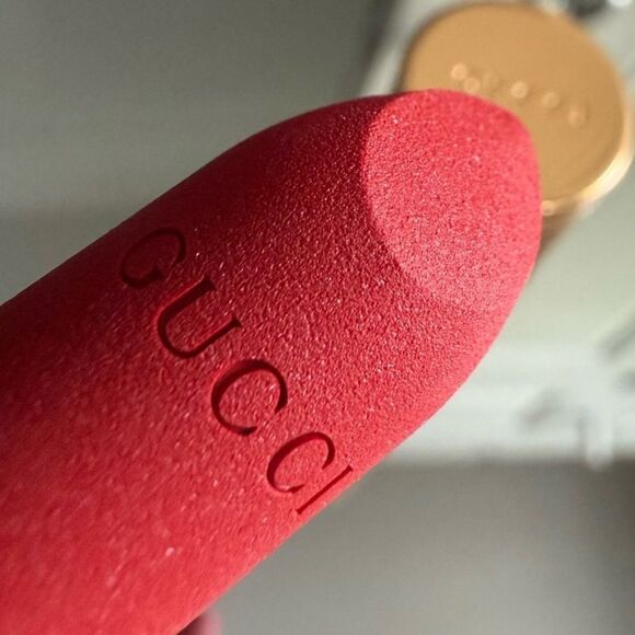 GUCCI GOLDIE RED | MATTE LUXURY LIPSTICK - Picture 3 of 17